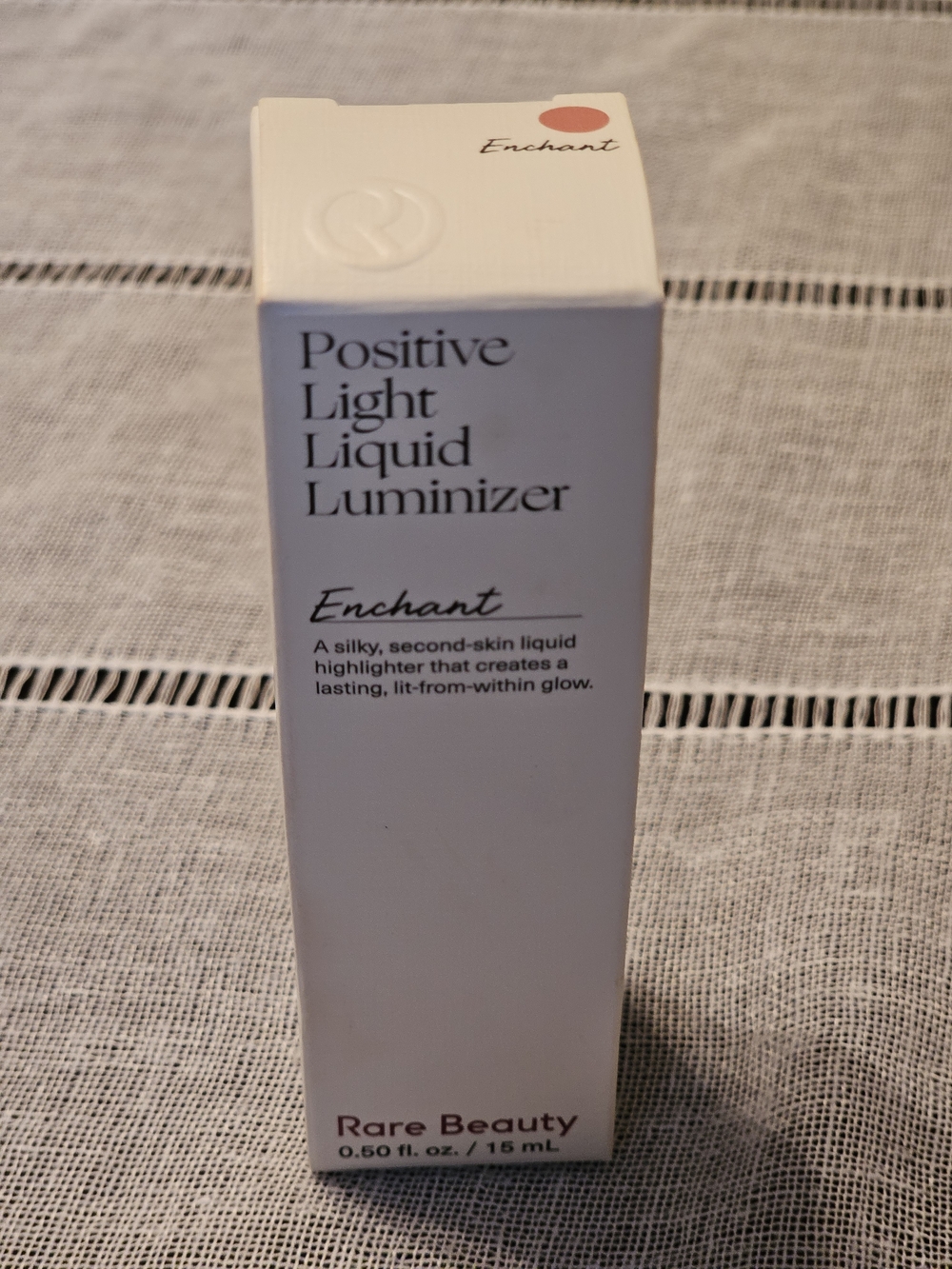 Rare Beauty Positive Light Liquid Luminizer — Enchant (Light Peach)